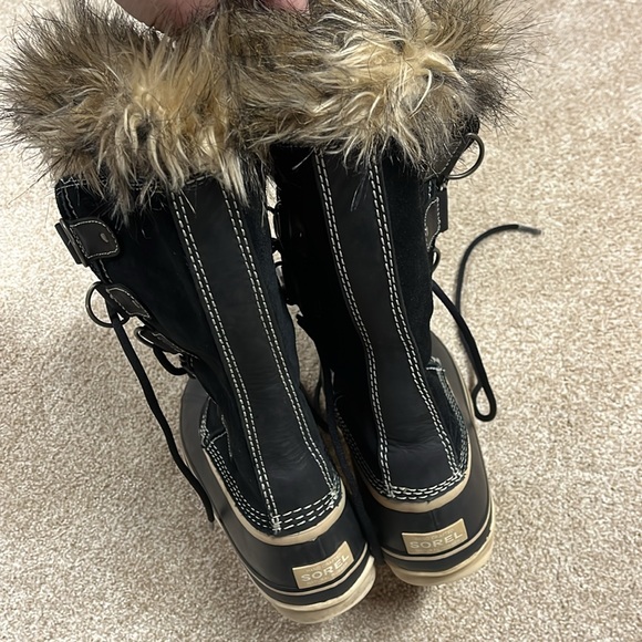 Sorel Joan of Artic boots. Black wmns size 9 fur trimmed suede/rubber snow boots - Picture 2 of 6